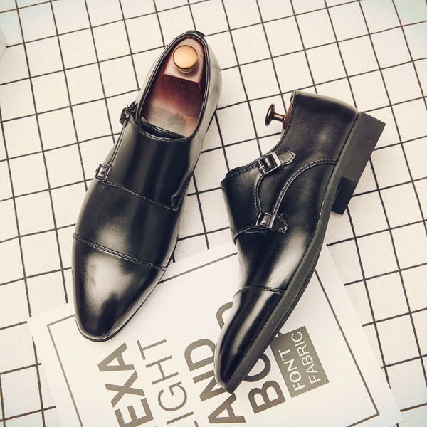 Ανδρικά μυτερά παπούτσια με τετράγωνο τακούνι - καφέ και μαύρο χρώμα