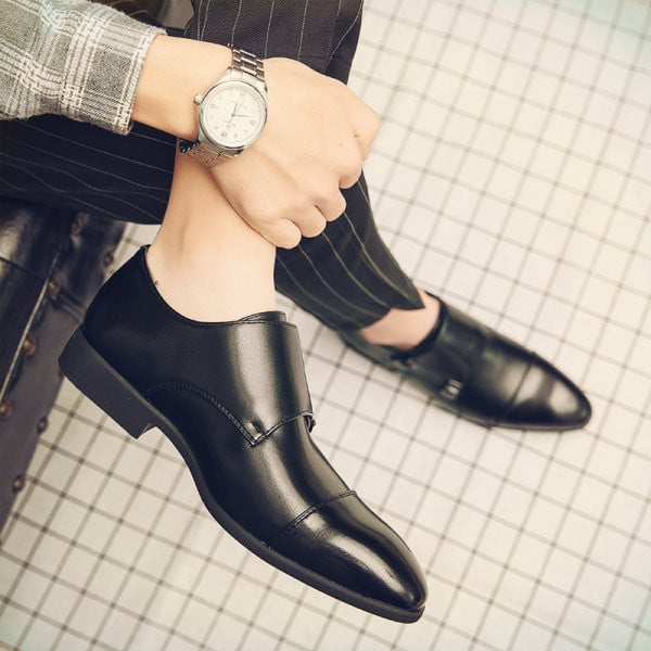 Ανδρικά μυτερά παπούτσια με τετράγωνο τακούνι - καφέ και μαύρο χρώμα