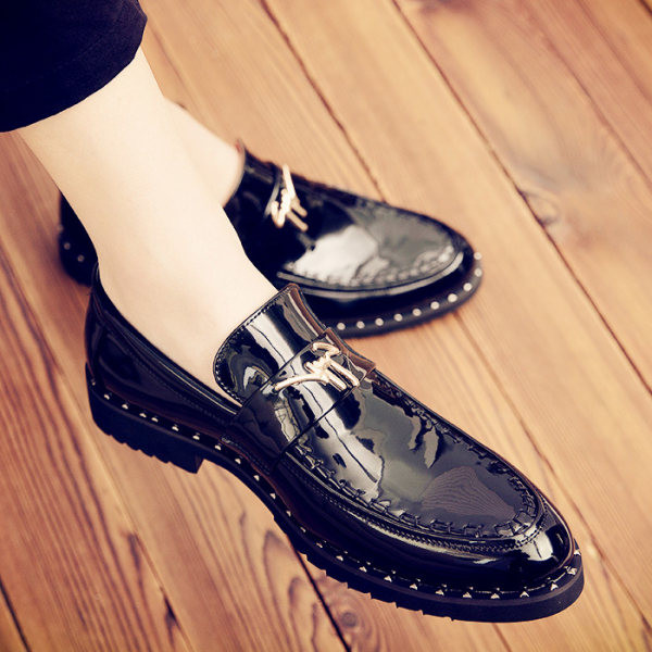 Vīriešu formālie apavi no eko ādas ar metāla elementiem