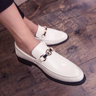 Vīriešu apavu oficiālais modelis no eko ādas ar metāla elementiem