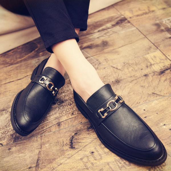 Vīriešu apavu oficiālais modelis no eko ādas ar metāla elementiem