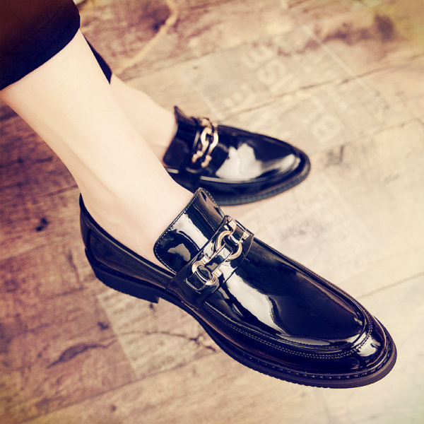 Vīriešu apavu oficiālais modelis no eko ādas ar metāla elementiem
