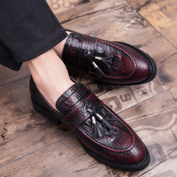 Modes vīriešu ādas apavi ar pušķiem