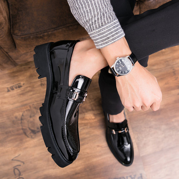 Ανδρικά επίσημα παπούτσια με μεταλλικά στοιχεία