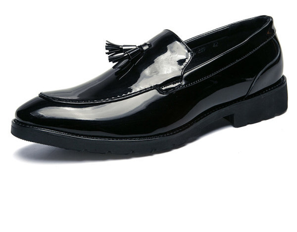 Eleganti vīriešu apavi ar pušķiem