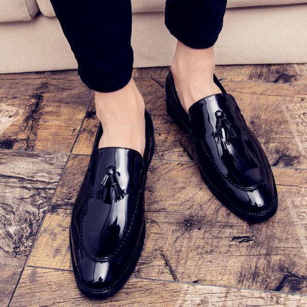 Eleganti vīriešu apavi ar pušķiem