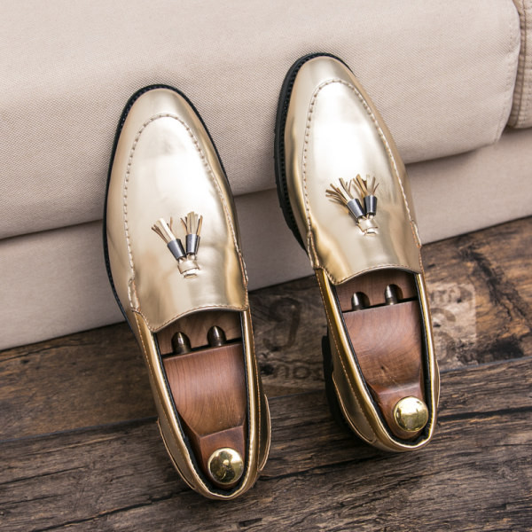 Eleganti vīriešu apavi ar pušķiem