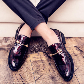 Нов модел заоблени обувки с метален елемент за мъже