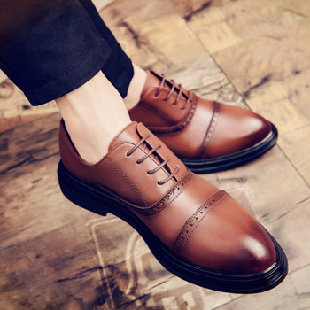 Изчистен модел официални обувки от еко кожа с връзки за мъже 