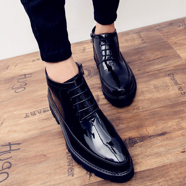 Formális lakkbőr cipő fűzővel