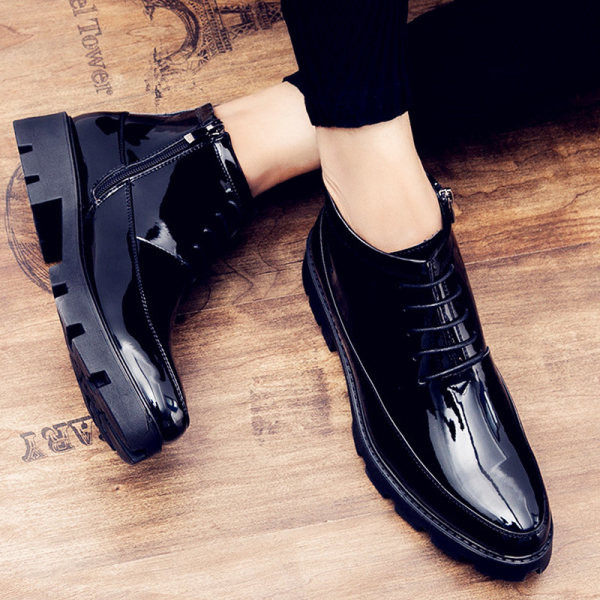 Formális lakkbőr cipő fűzővel