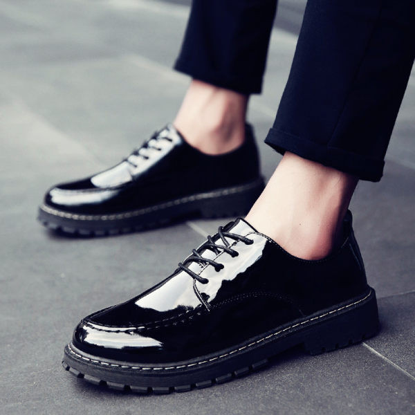Moderne muške lakirane cipele na vezanje