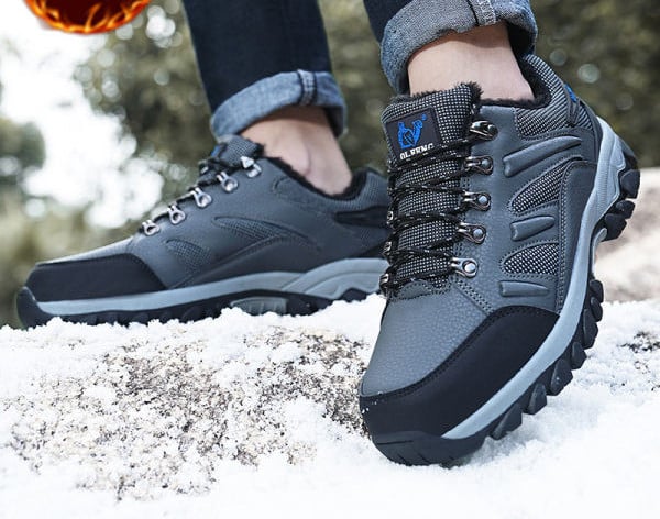 Pārgājienu apavi ar neslīdošu zoli