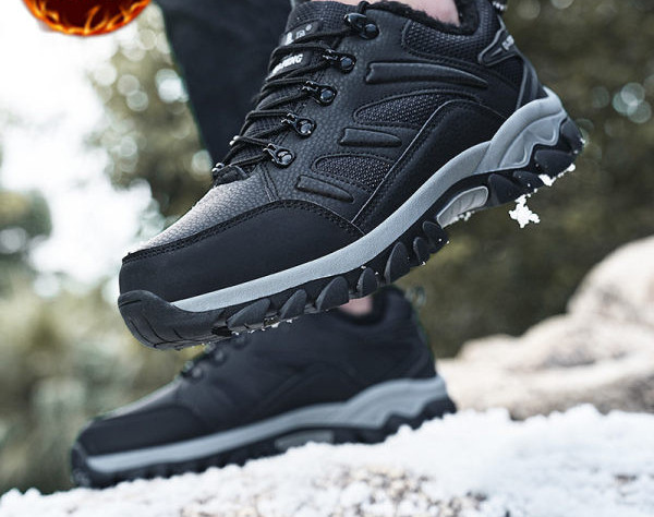 Pārgājienu apavi ar neslīdošu zoli