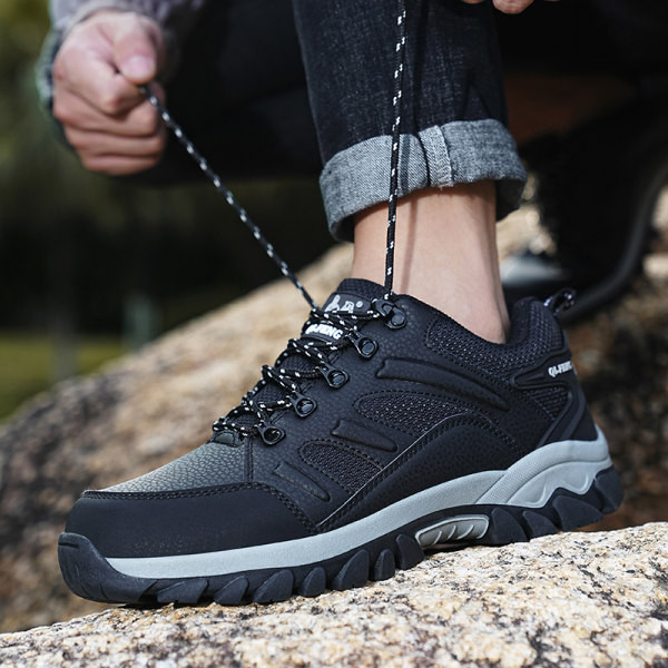 Pārgājienu apavi ar neslīdošu zoli