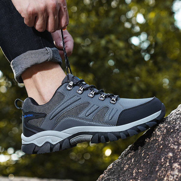 Pārgājienu apavi ar neslīdošu zoli