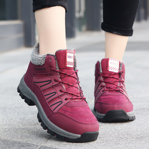 Sieviešu pārgājienu zābaki ar oderi