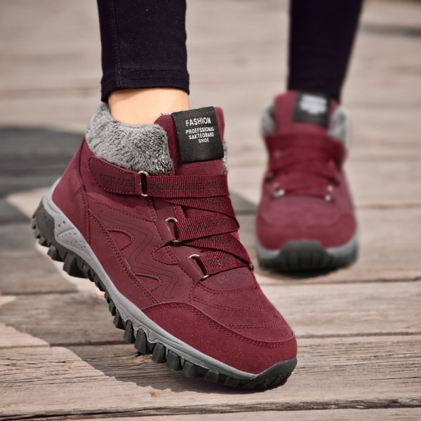 Ziemas pārgājienu zābaki no eko zamšādas ar dūnām