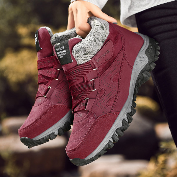 Ziemas pārgājienu zābaki no eko zamšādas ar dūnām