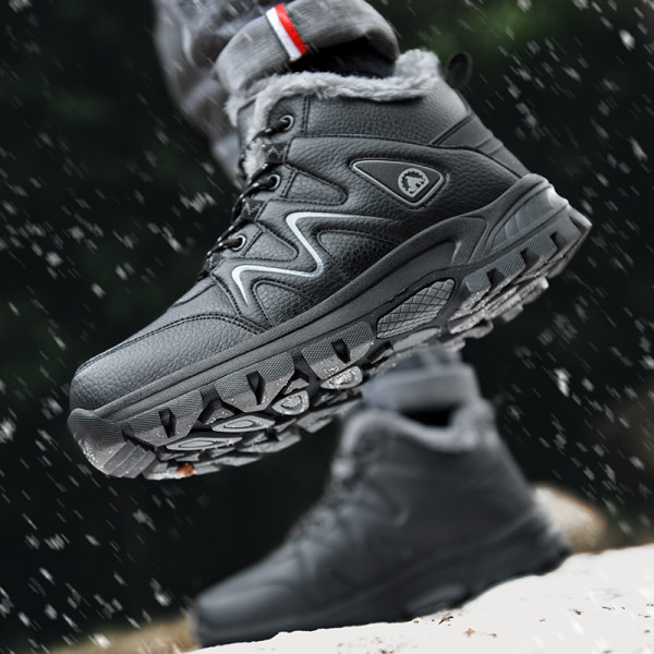 Vīriešu pārgājienu apavi ar šņorēm