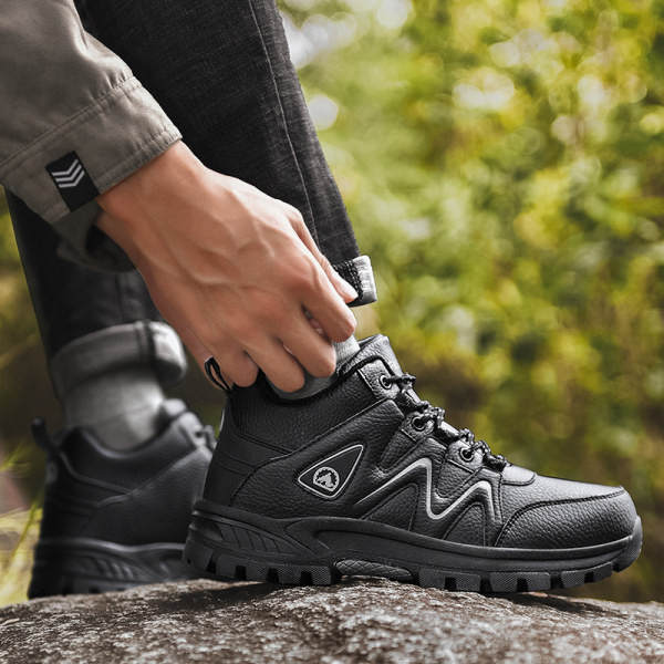 Vīriešu pārgājienu apavi no eko ādas - melnā un pelēkā krāsā