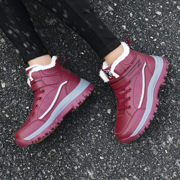 Χειμερινές μπότες πεζοπορίας από οικολογικό δέρμα με κούμπωμα και φόδρα με velcro