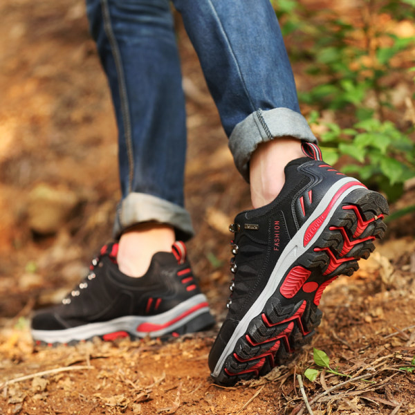 Rudens mežģīņu pārgājienu zābaki vīriešiem