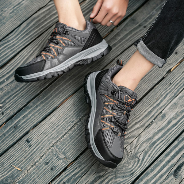 Neslīdoši pārgājienu apavi ar šņorēm