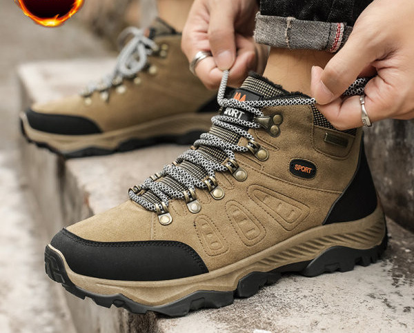 Sportos, fűzős férfi túrabakancs