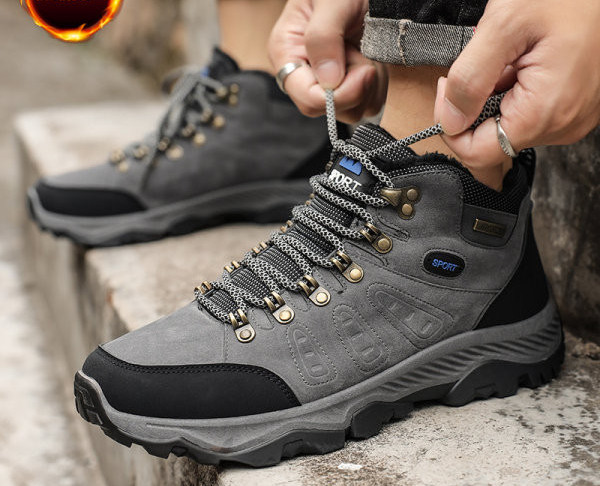 Sportos, fűzős férfi túrabakancs