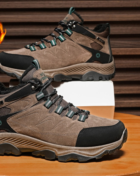 Új modell férfi téli cipő eco velúrból fűzős