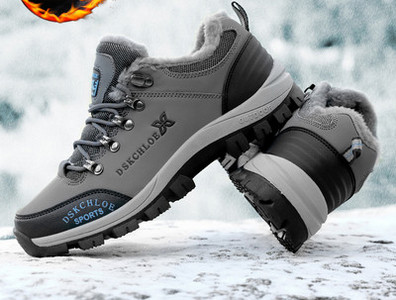 Téli túrabakancs béléssel és fűzővel