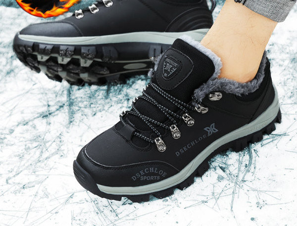 Téli túrabakancs béléssel és fűzővel