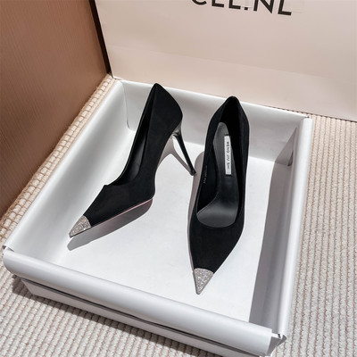 Μοντέρνα μυτερά παπούτσια με λεπτό τακούνι 7cm