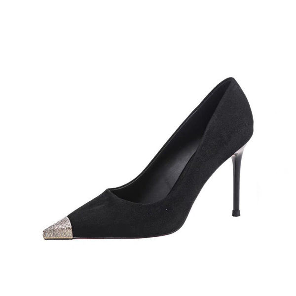 Μοντέρνα μυτερά παπούτσια με λεπτό τακούνι 7cm