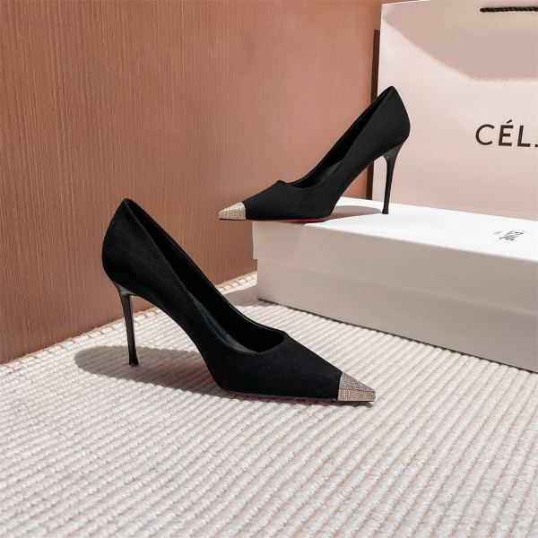 Μοντέρνα μυτερά παπούτσια με λεπτό τακούνι 7cm