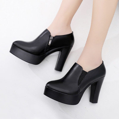 Modern női bőrcipő 8 cm magas sarokkal