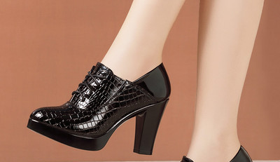 Sieviešu melnas šņorējamas kurpes