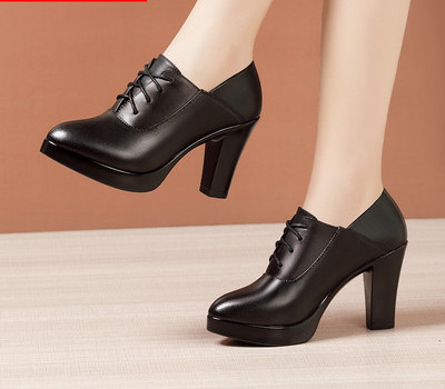 Γυναικεία μαύρα παπούτσια με κορδόνια
