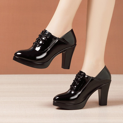 Sieviešu melnas šņorējamas kurpes