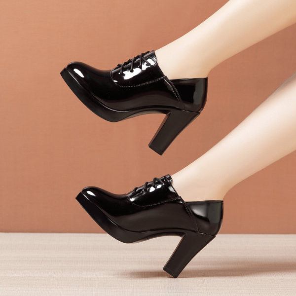 Sieviešu melnas šņorējamas kurpes