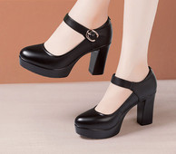 Sieviešu augstie apavi no eko ādas un sprādzes aizdari