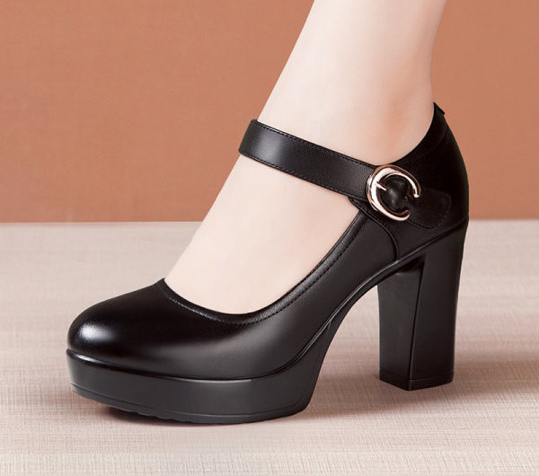 Sieviešu augstie apavi no eko ādas un sprādzes aizdari