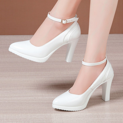 Γυναικεία παπούτσια με τακούνια σε τρία χρώματα