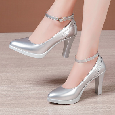 Γυναικεία παπούτσια με τακούνια σε τρία χρώματα