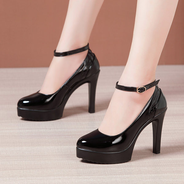 Γυναικεία παπούτσια με τακούνια σε τρία χρώματα