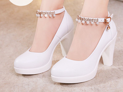 Γυναικεία δερμάτινα παπούτσια με πέρλες σε δύο χρώματα