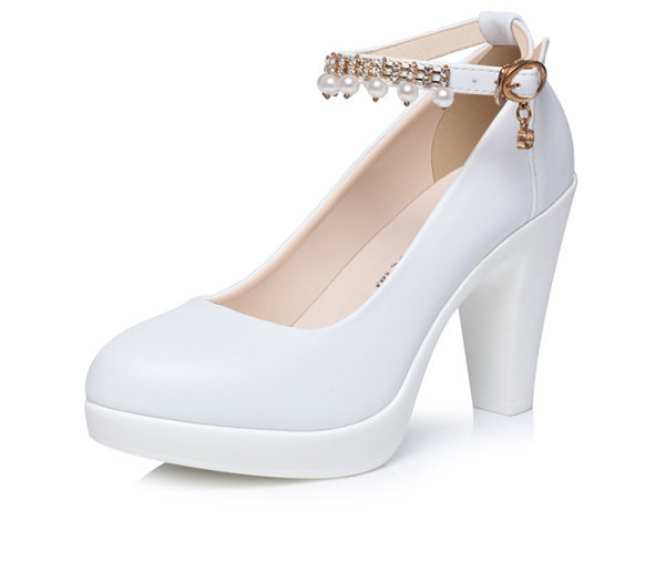 Γυναικεία δερμάτινα παπούτσια με πέρλες σε δύο χρώματα