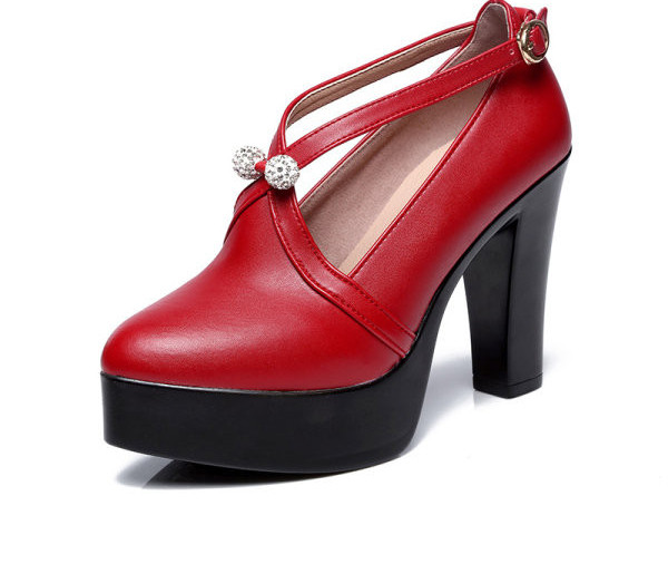 Alkalmi női bőrcipő magas 8,5 cm-es sarokkal