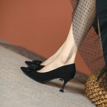 Елегантни дамски обувки с панделка